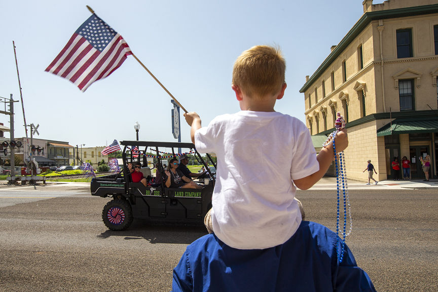 Navasota parade